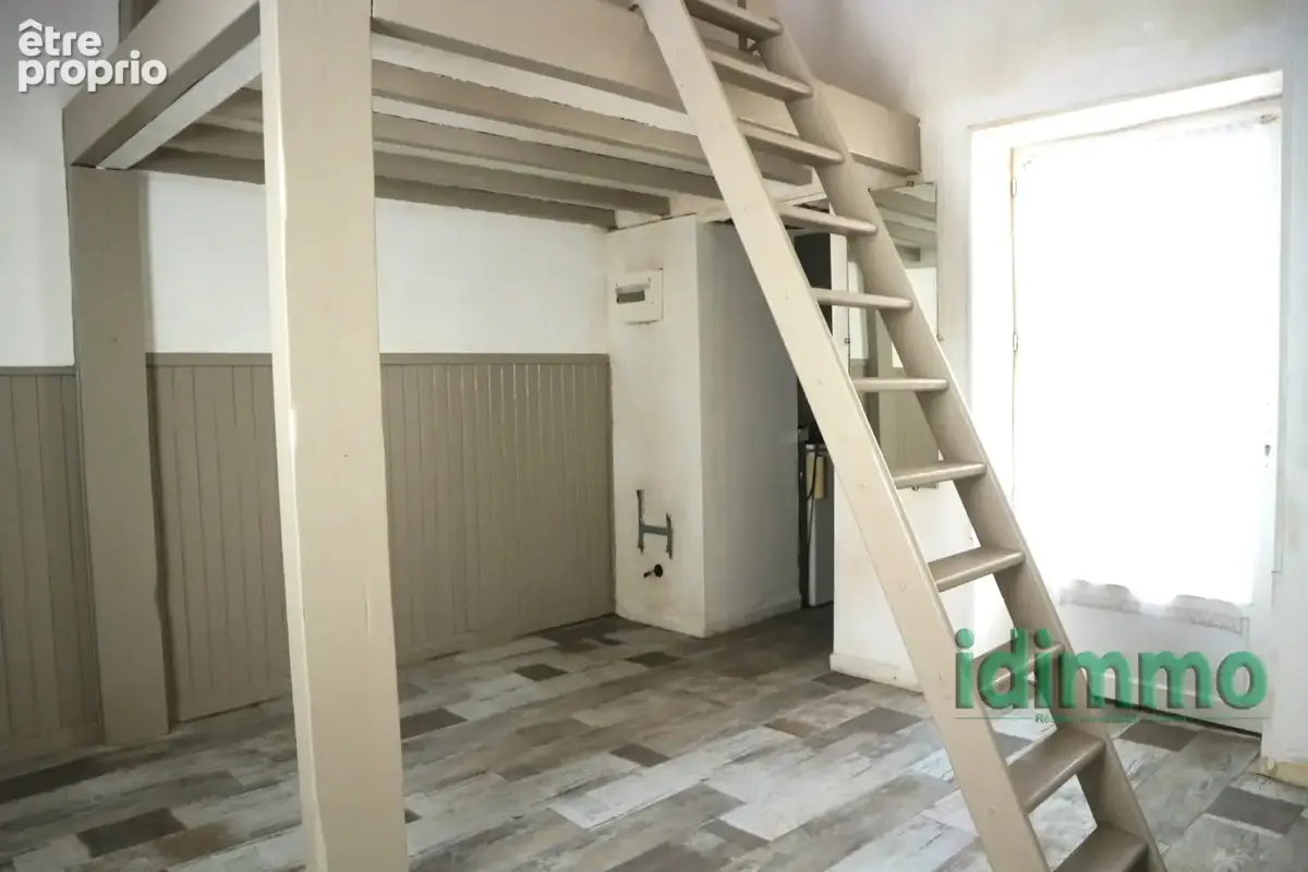 Maison ancienne a renover de 48 m2 sur un terrain clos de 63 m2. 5 mn de la gare et du vieux port. - photo 3