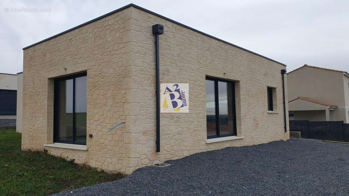 Maison à RUELLE-SUR-TOUVRE