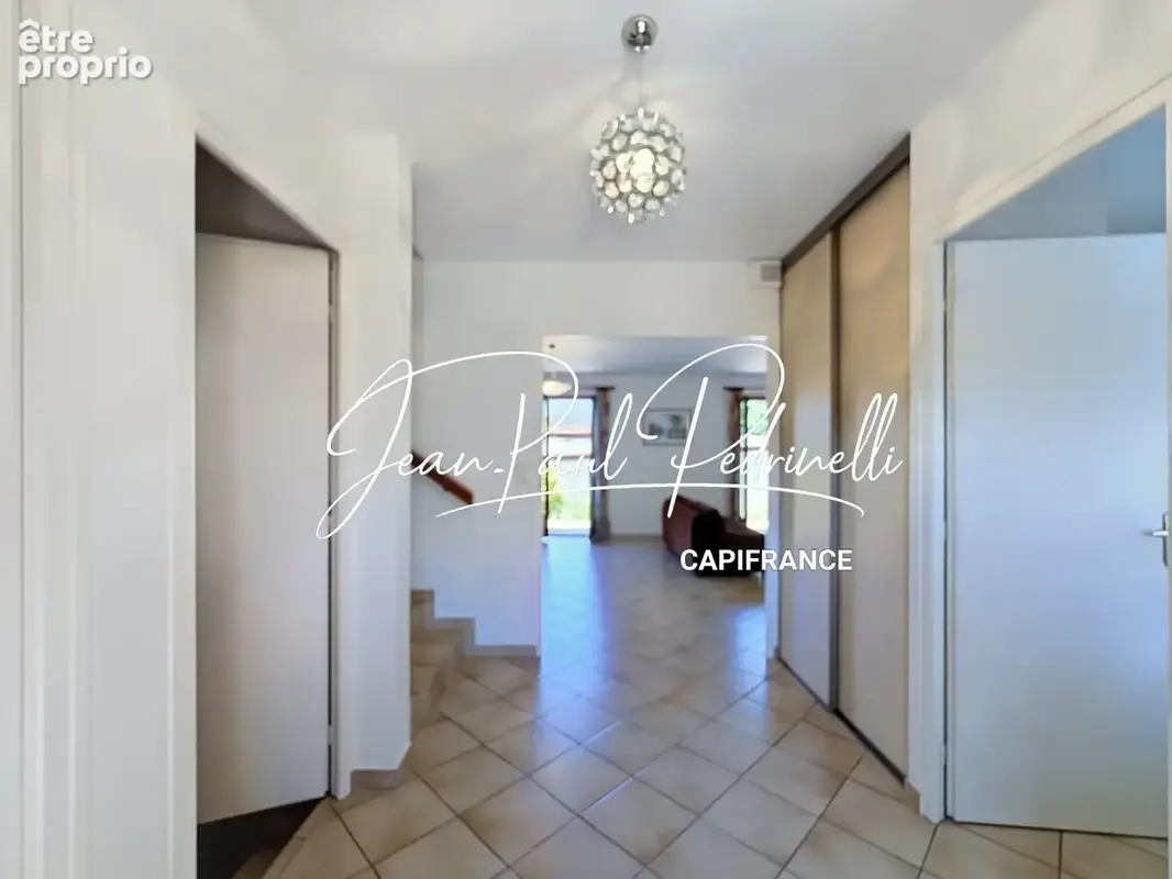 CALUIRE-ET-CUIRE – Cœur Vassieux – Villa 101 m² habitables + 115 m² Hors Carrez (double garage et annexe) – Terrain plat 770 M²  - photo 9