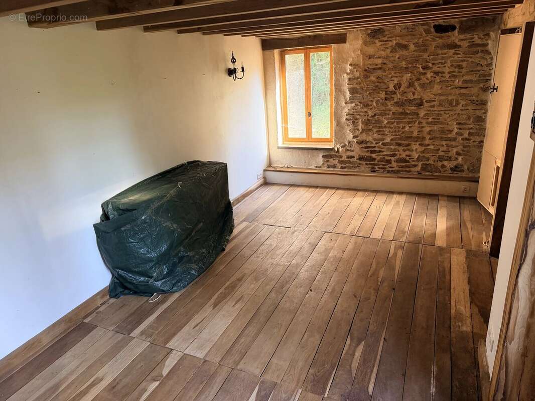 Maison à finir de rénover, située dans un cadre paisible - photo 7