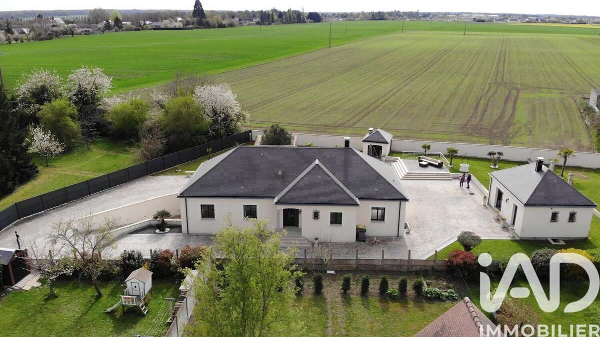 Photo 1 - Maison à CHAINGY