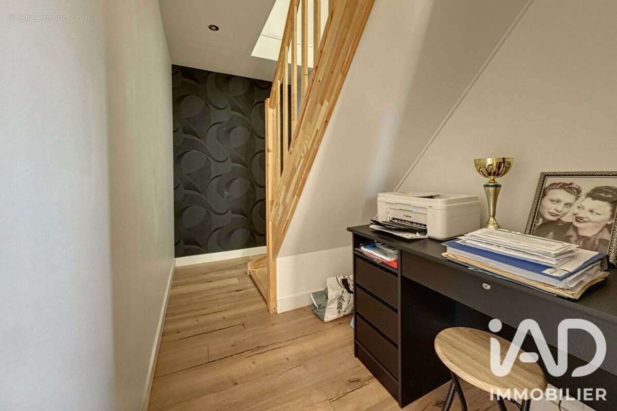 Maison 170 m² à Longeves  - photo 9