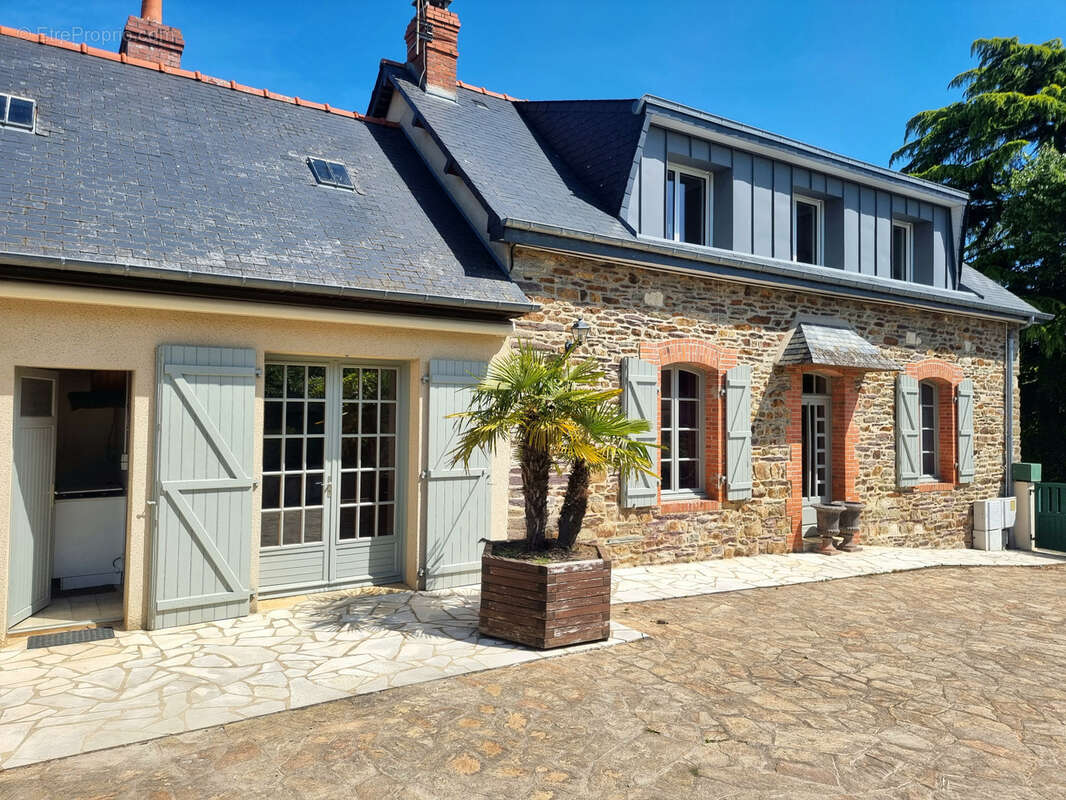 Maison à SAINT-ERBLON