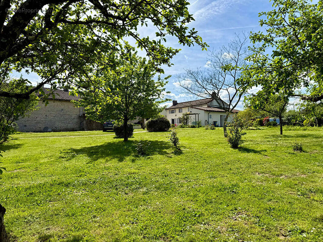 Maison à SOMMIERES-DU-CLAIN