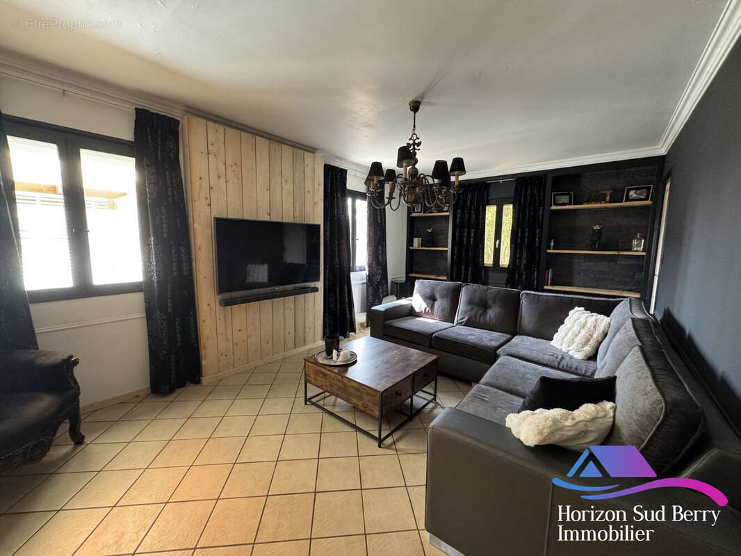 Le séjour - Maison à LA CELLE-CONDE