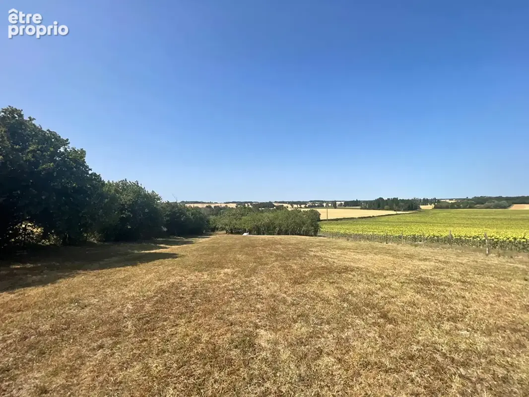 Deux maisons communicantes, près de 7 000 m² de terrain et une vue ouverte sur la campagne à Ligueil - photo 6
