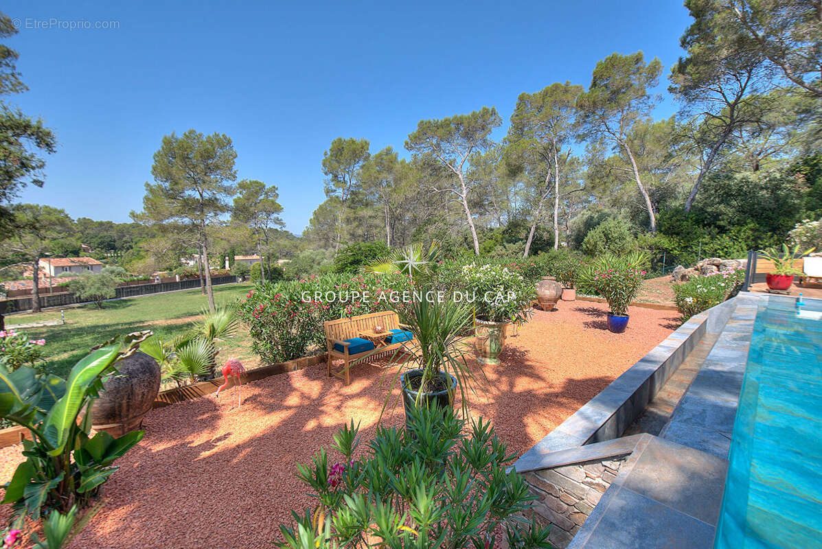 Villa grand terrain 7 pieces domaine securise  garage piscine a puget sur argens - photo 2