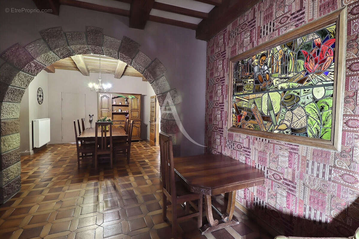 Maison mitoyenne de village avec 5 chambres et plus - photo 3
