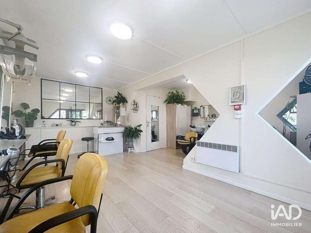 Photo 2 - Commerce à LE MEE-SUR-SEINE