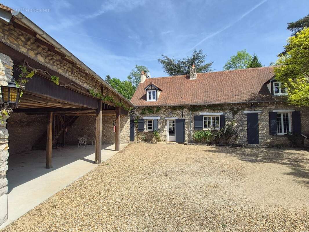 Maison à ORMOY-LA-RIVIERE