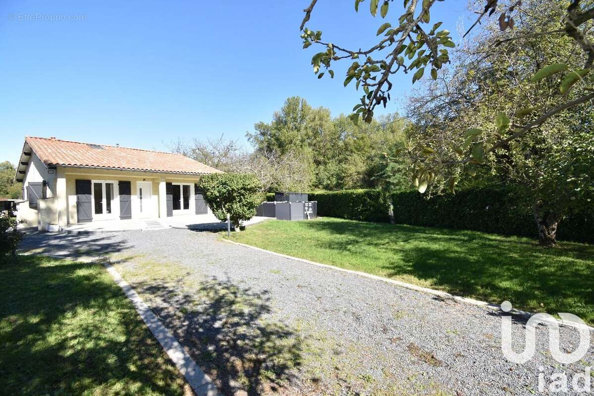 Photo 1 - Maison à PINS-JUSTARET