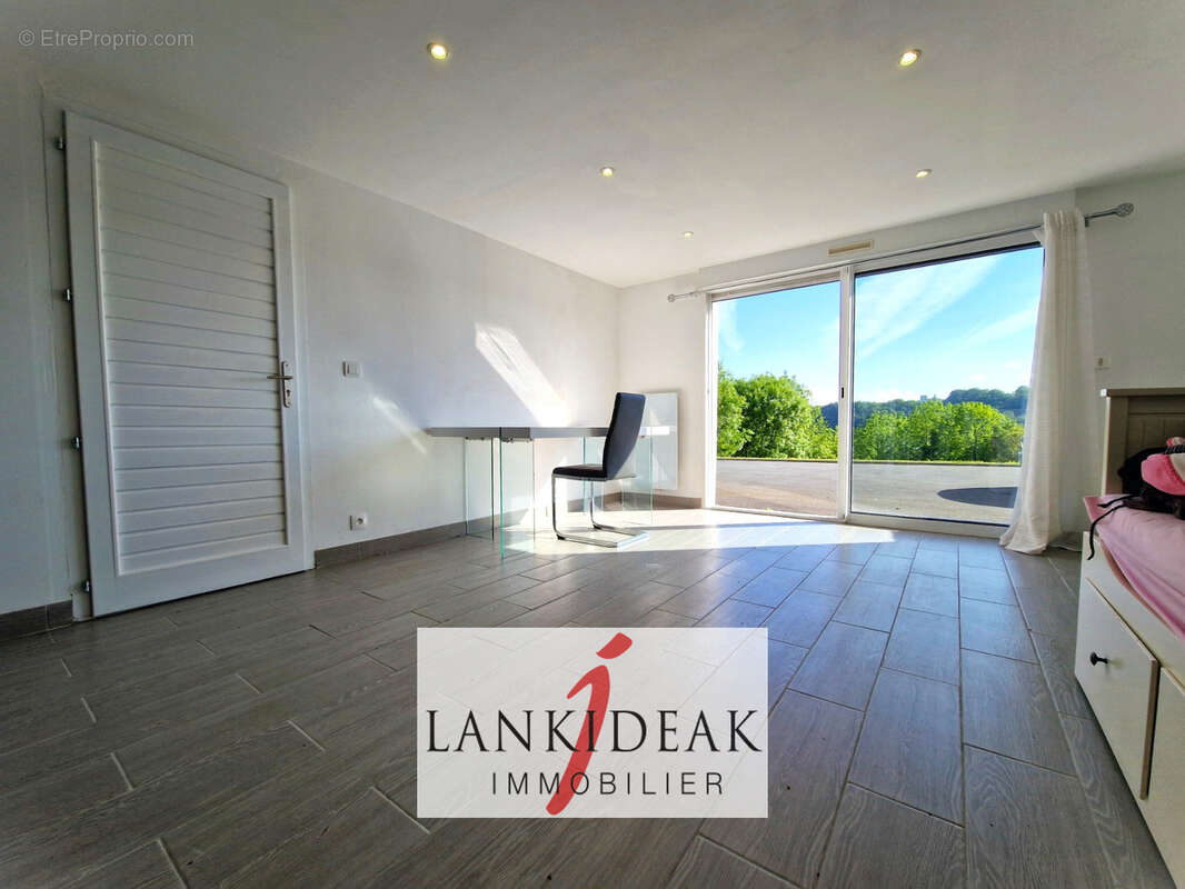 Maison à LARRESSORE