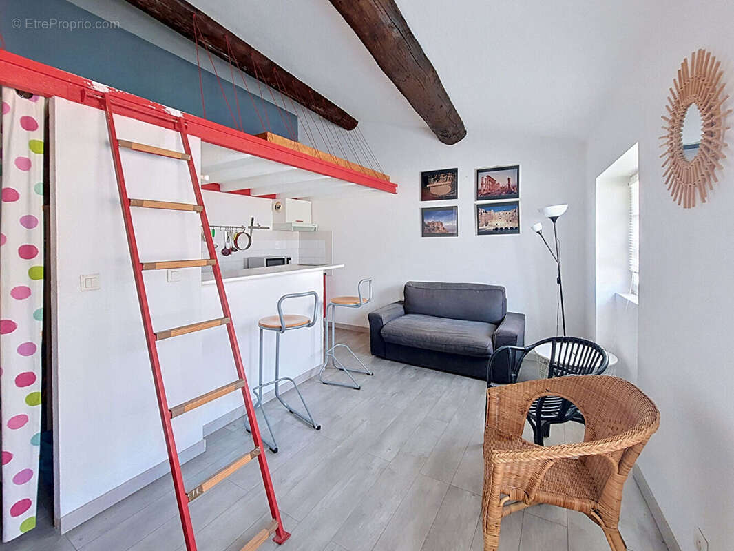 Appartement à MARSEILLE-1E