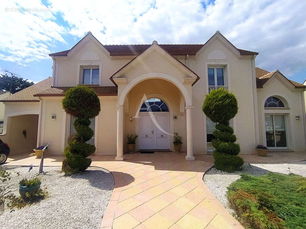 Maison à OZOIR-LA-FERRIERE