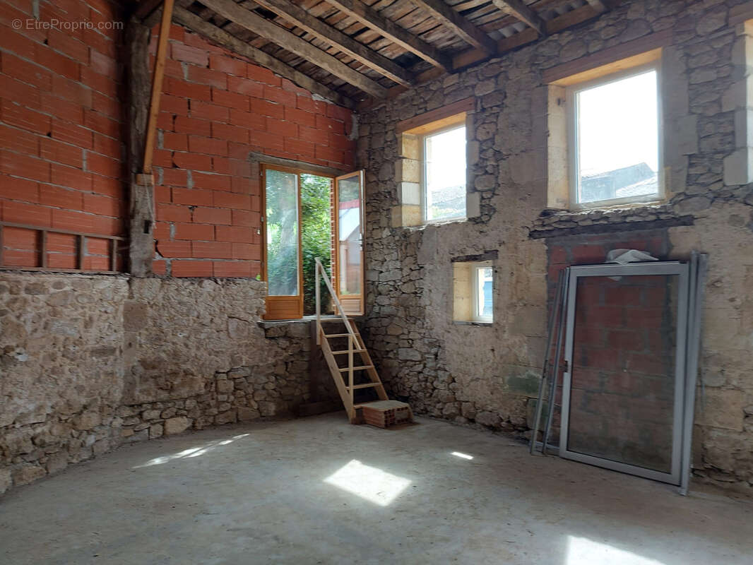 Parking à SAUVETERRE-DE-GUYENNE