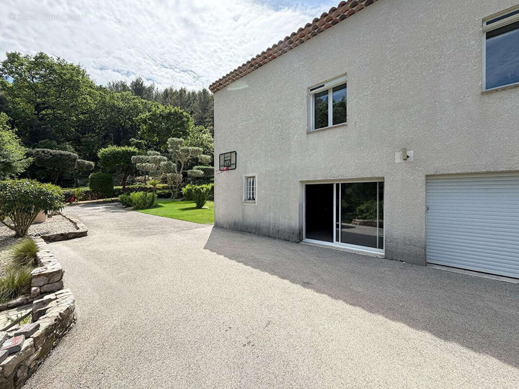 Maison à SIMIANE-COLLONGUE