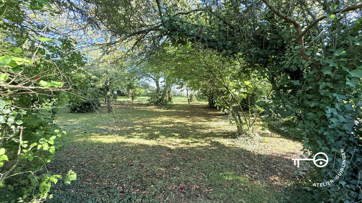 Terrain à OUZOUER-LE-MARCHE