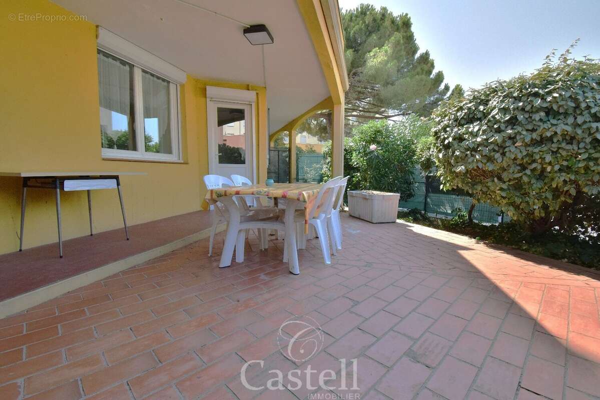 Magnifique appartement rénové en rez de jardin, à quelques pas du port.... - photo 9
