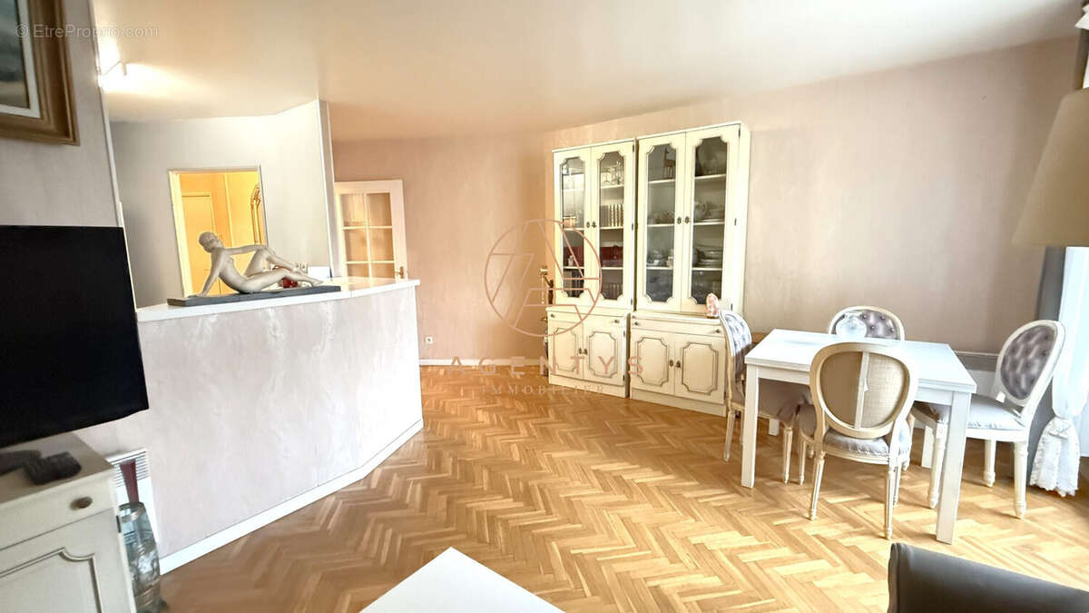 Appartement à LE PLESSIS-TREVISE