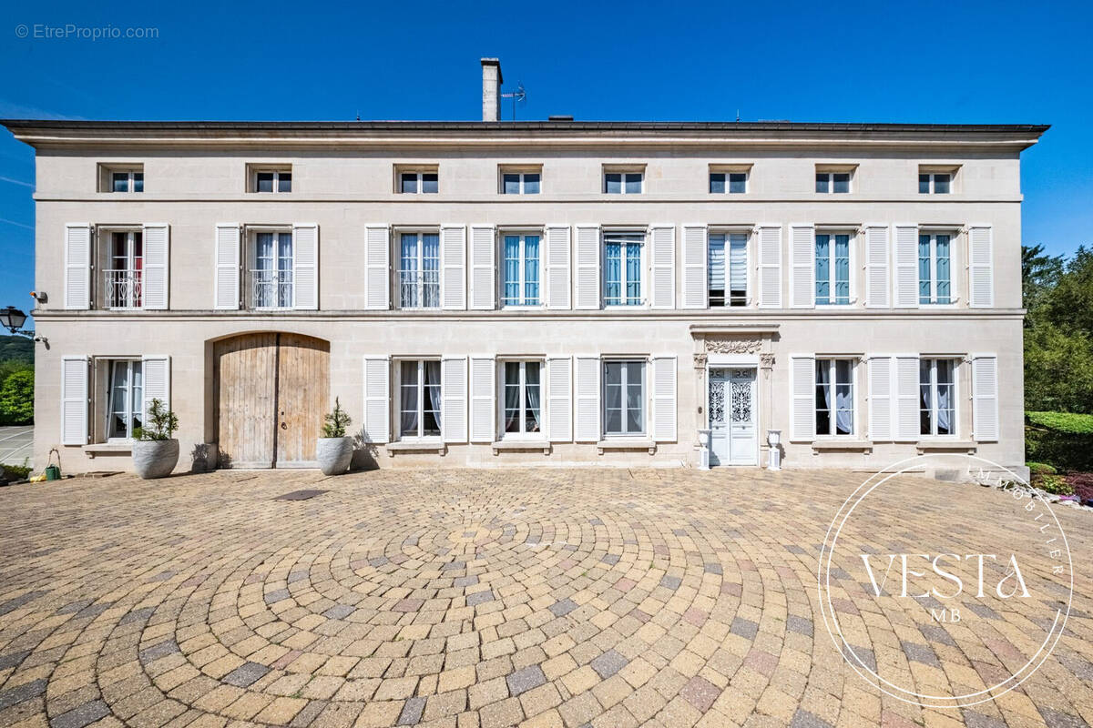 Maison à SUZANNECOURT