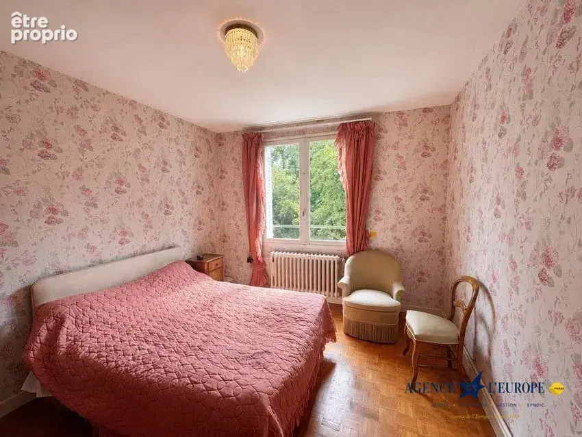 Appartement 80 m² à Vichy  - photo 5
