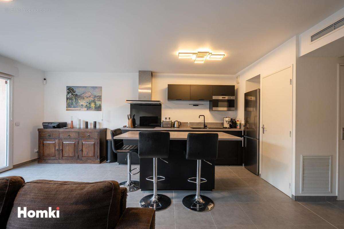 Maison à SIMIANE-COLLONGUE