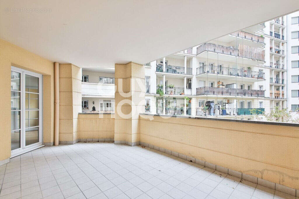Appartement à COURBEVOIE