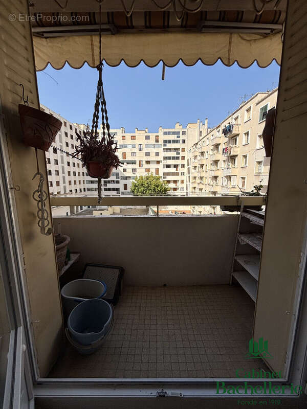 Appartement à MARSEILLE-4E