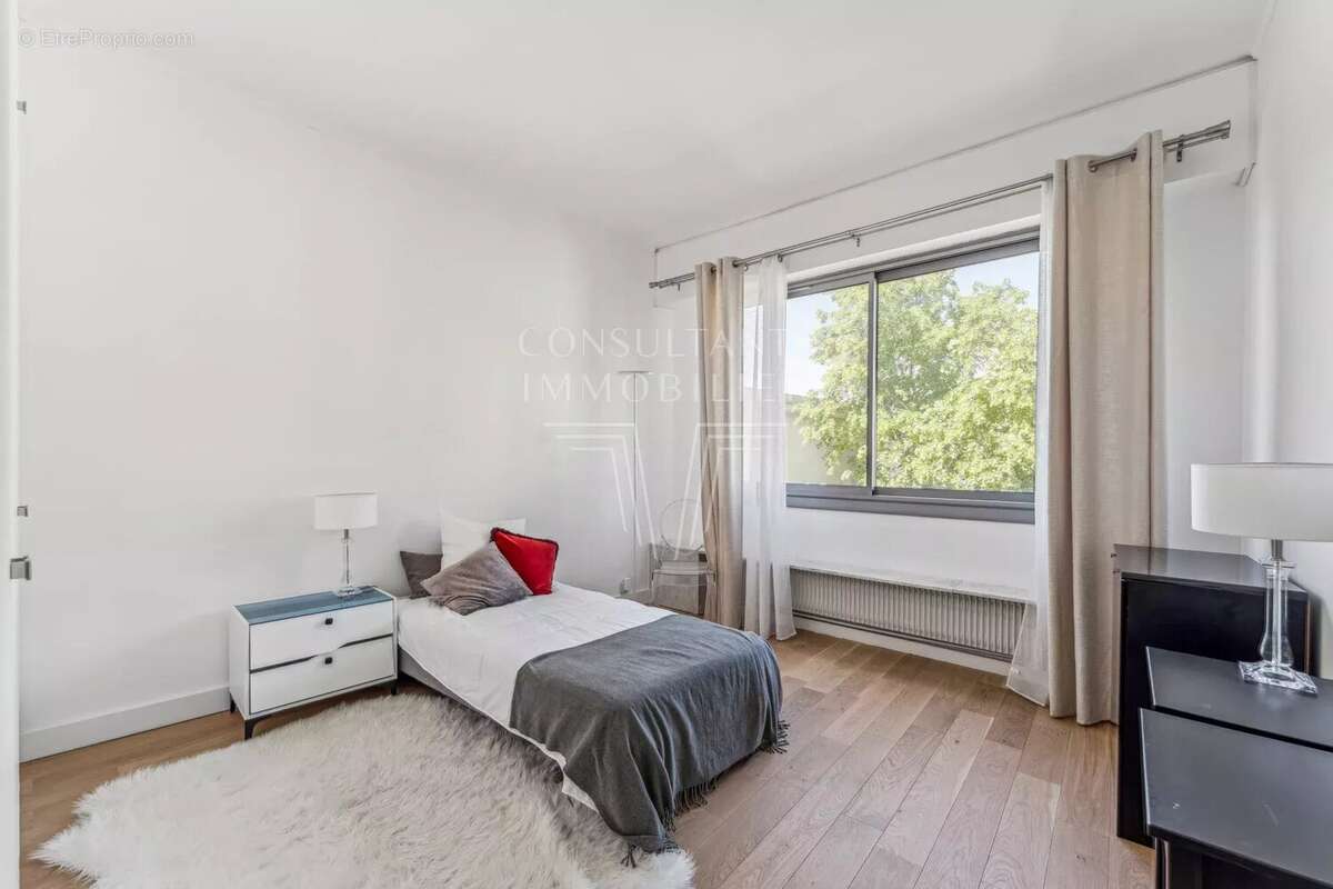Appartement à NEUILLY-SUR-SEINE