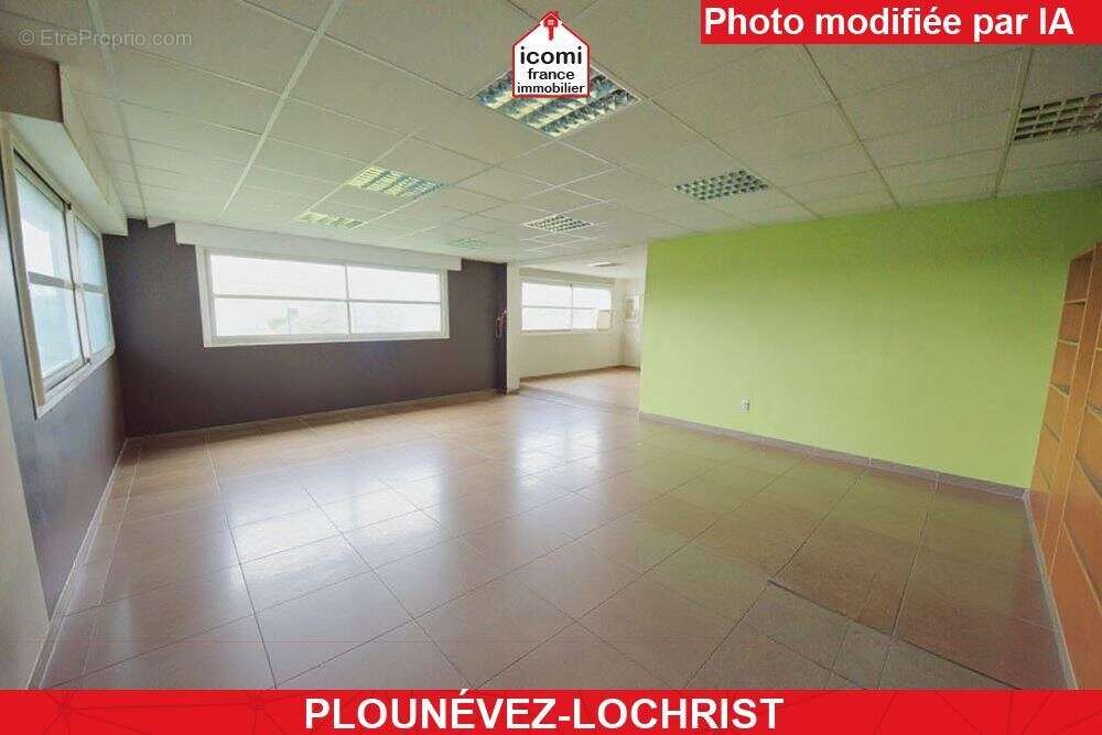 Autre à PLOUNEVEZ-LOCHRIST