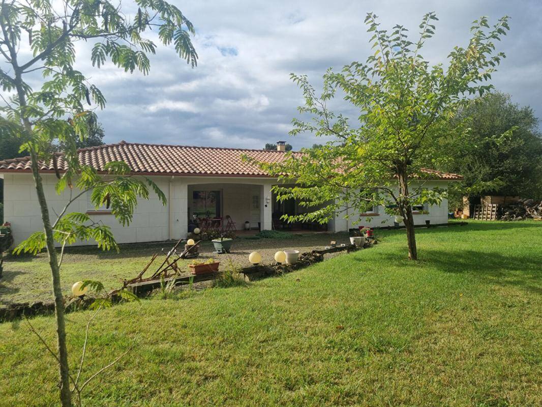 Maison à LE HOUGA