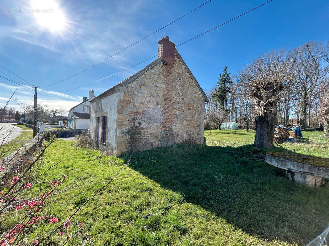 Maison à MONTVICQ