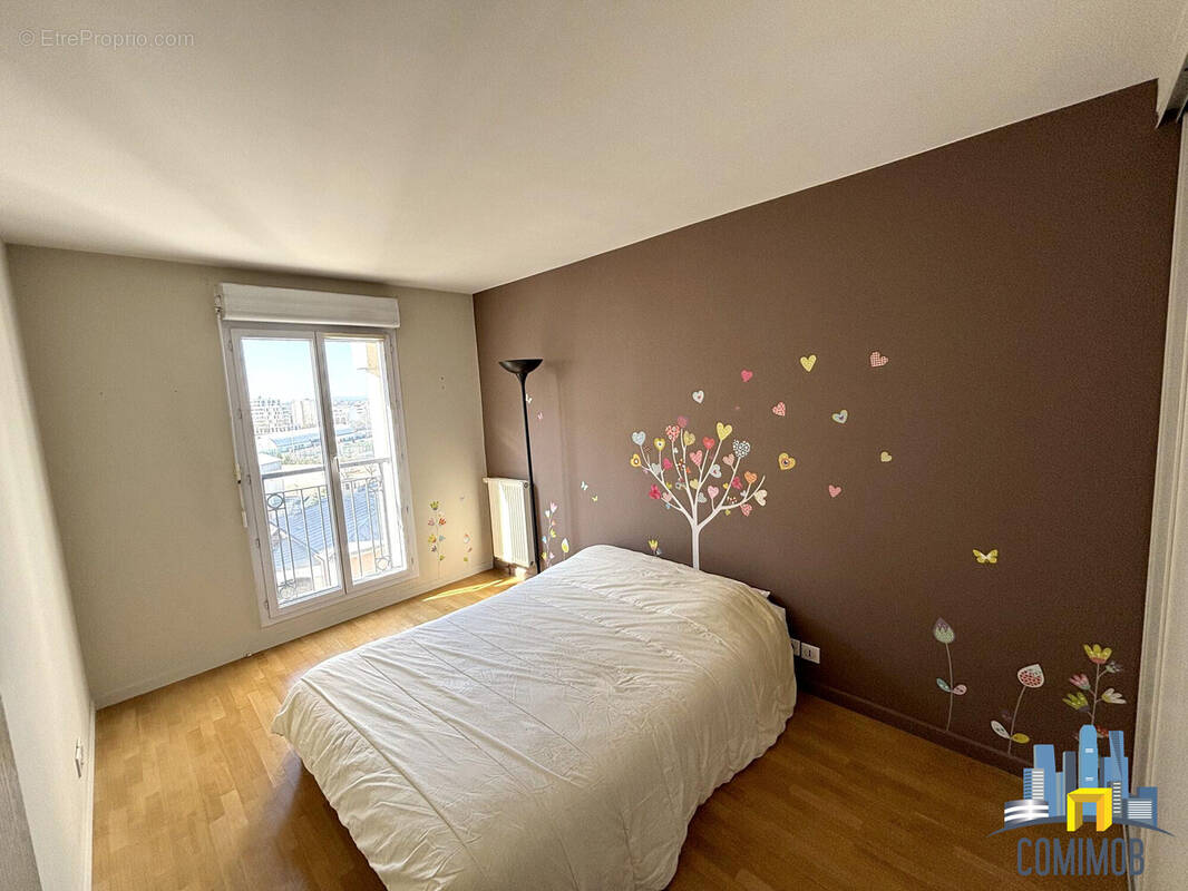 Appartement à COURBEVOIE