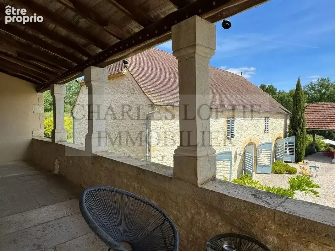 Magnifique ensemble comprenant une maison principale et hébergements touristiques sur un terrain de 1.5 ha - photo 3