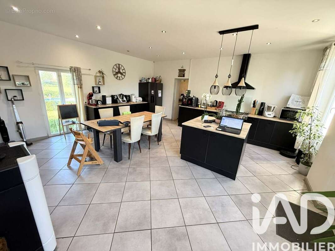 Maison 118 m² à Chazemais  - photo 6