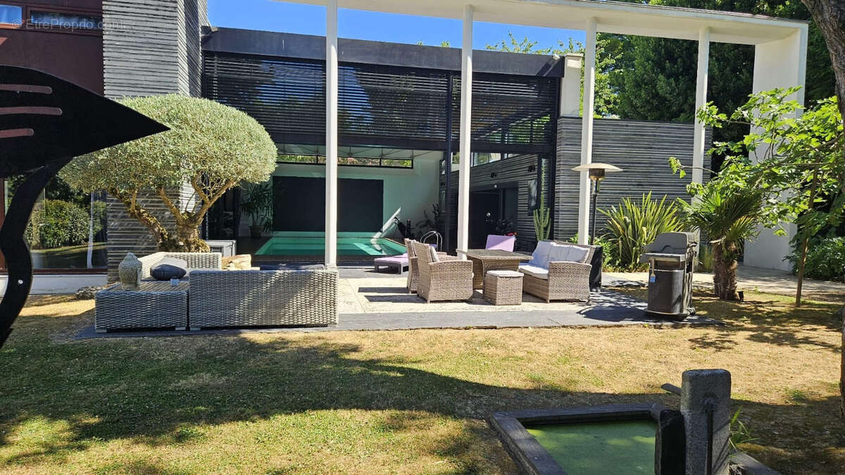 Propriété d'exception avec piscine intérieure et parc arboré - photo 3