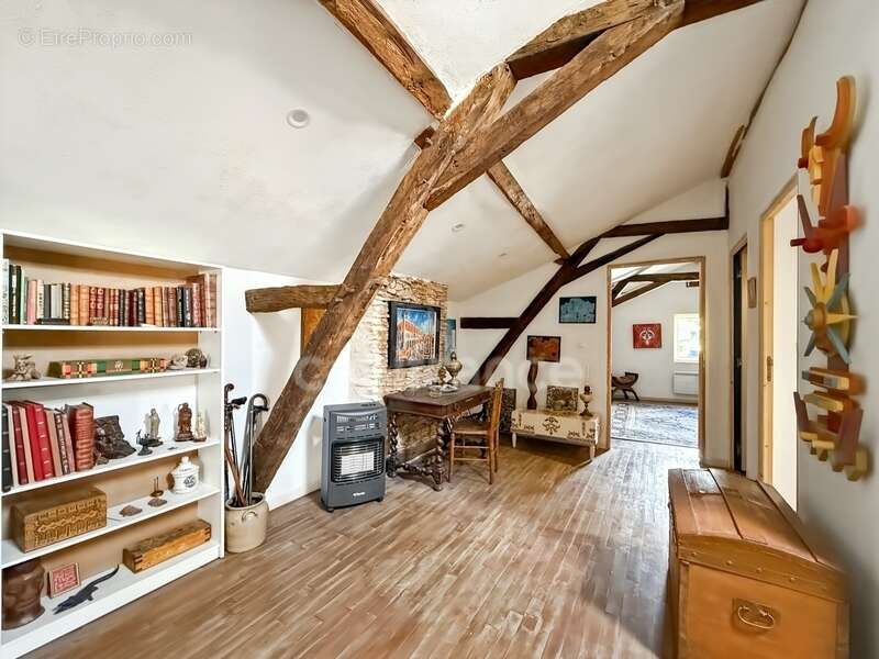 Maison de ville, Villefranche du Périgord, 140m2, totalement rénovée et meublée, cave voutée. Idéal résidence secondaire ou loca - photo 16