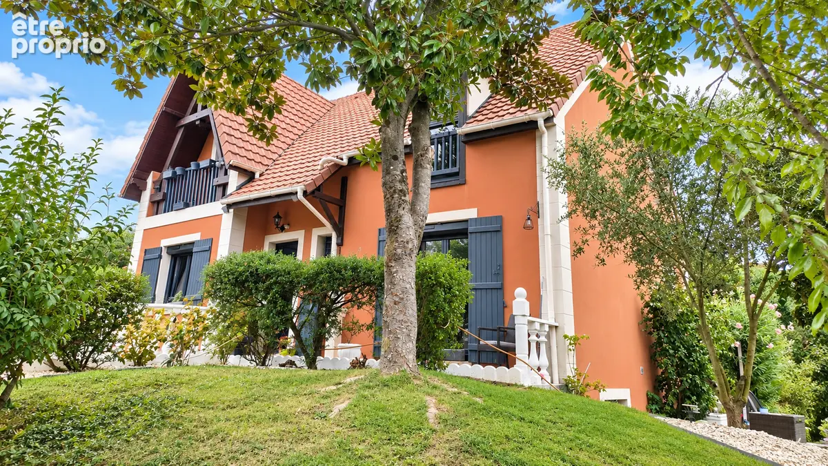 Maison à MANDRES-LES-ROSES