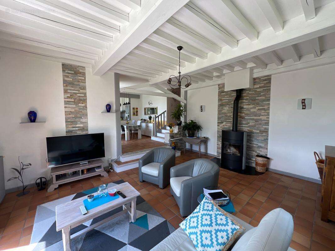 Maison à MONTROTTIER