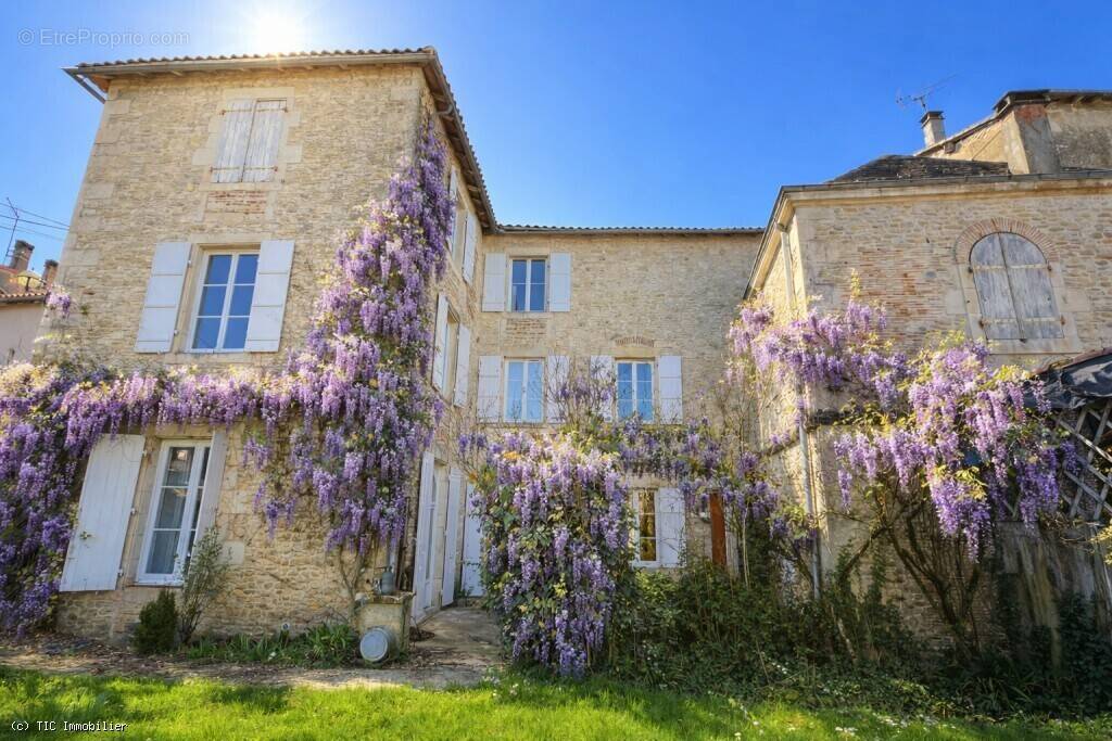 Maison à RUFFEC