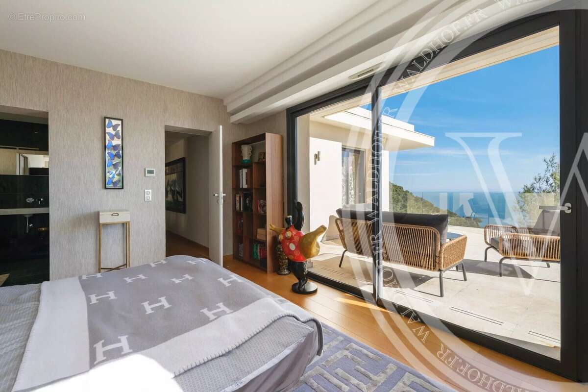 Villa contemporaine avec vue panoramique sur la mer et piscine à débordement surplombant le Cap Ferrat à seulement 21 minutes de - photo 12