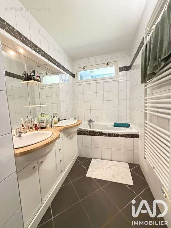 Appartement 73 m² à Claix  - photo 8