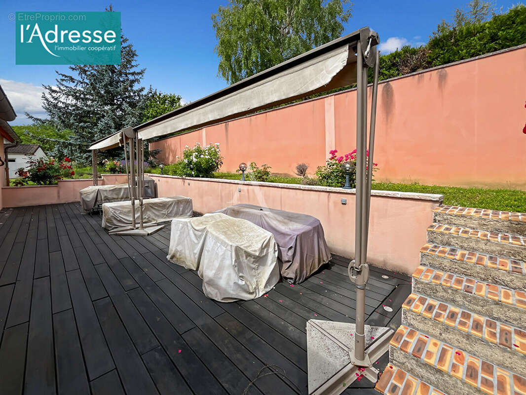 Maison à JUZIERS