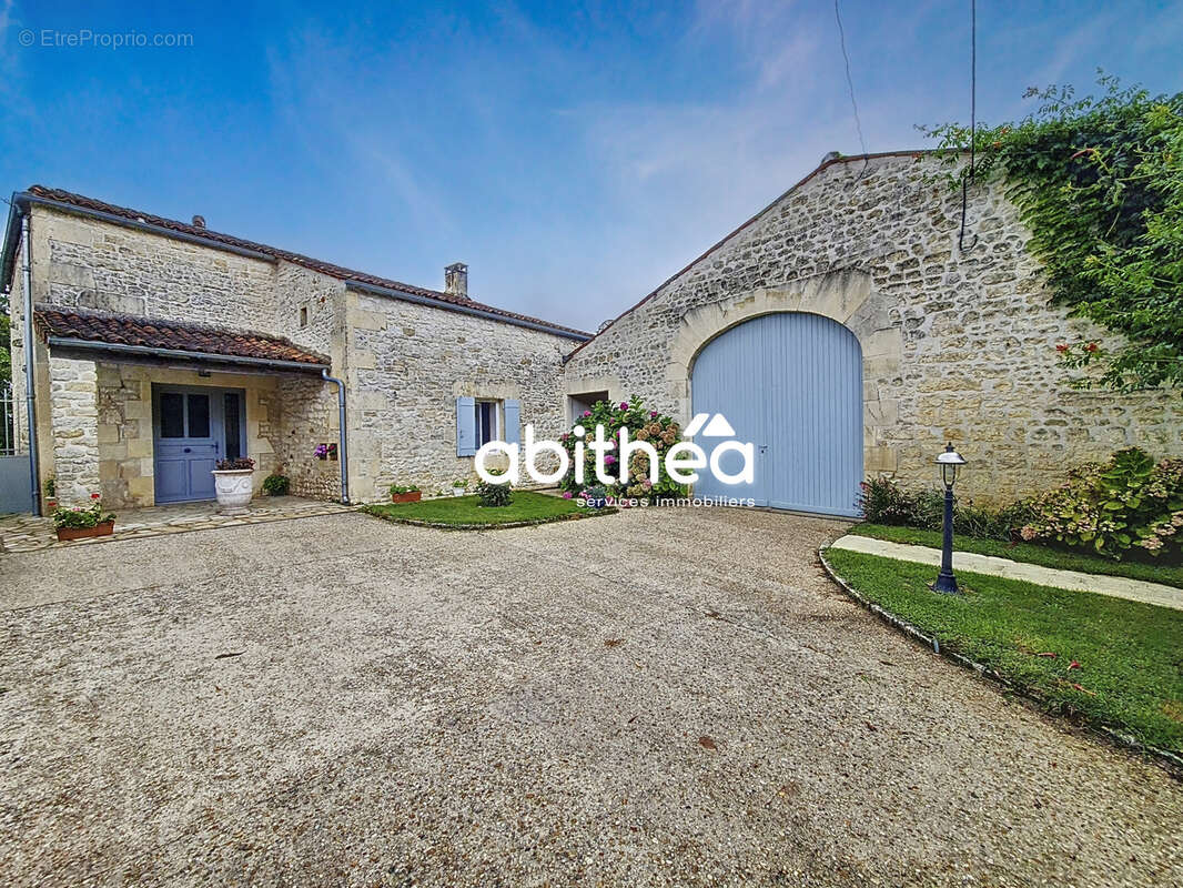 Maison à CHAMPAGNOLLES