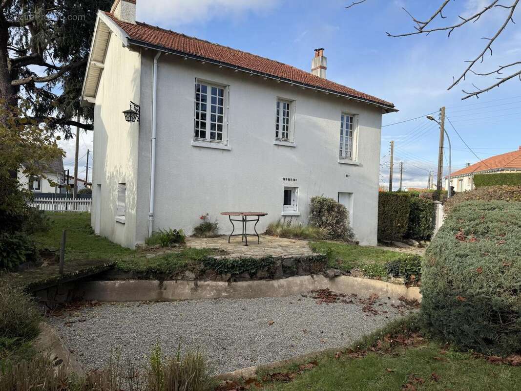 Maison 101 m² à Saint-Sebastien-Sur-Loire  - photo 2