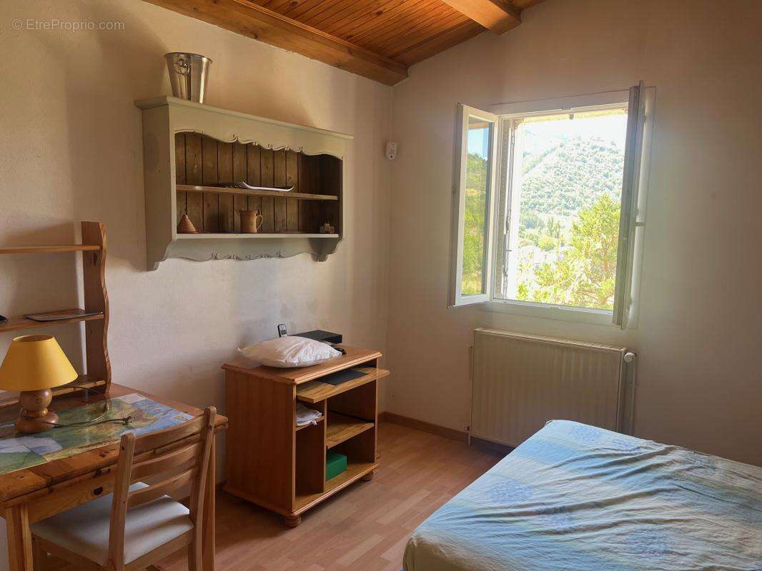 Maison à MONTBRUN-LES-BAINS