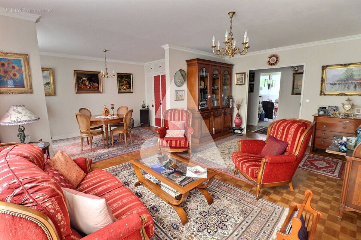 Appartement à BEAUCHAMP