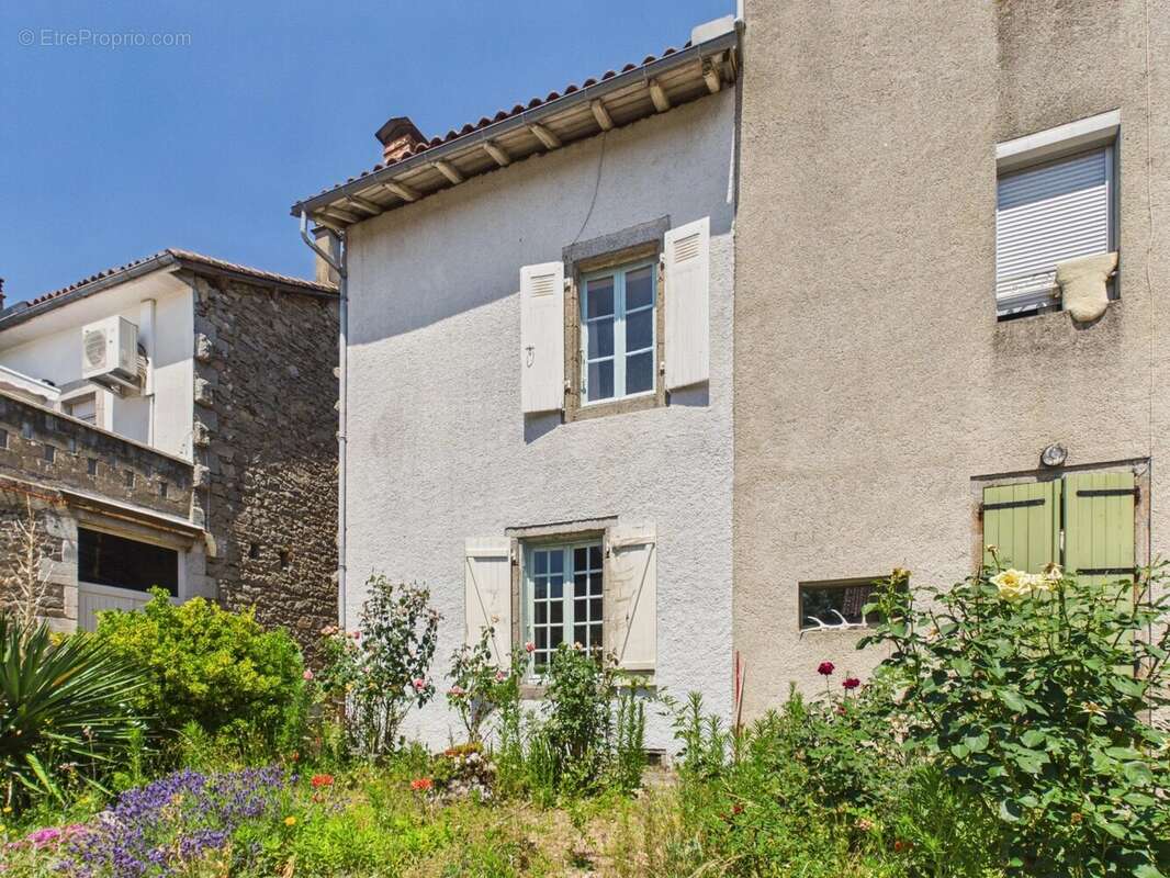 Maison à PIEGUT-PLUVIERS