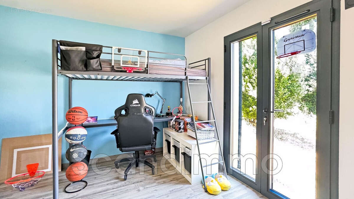 Maison à ROQUEBRUNE-SUR-ARGENS