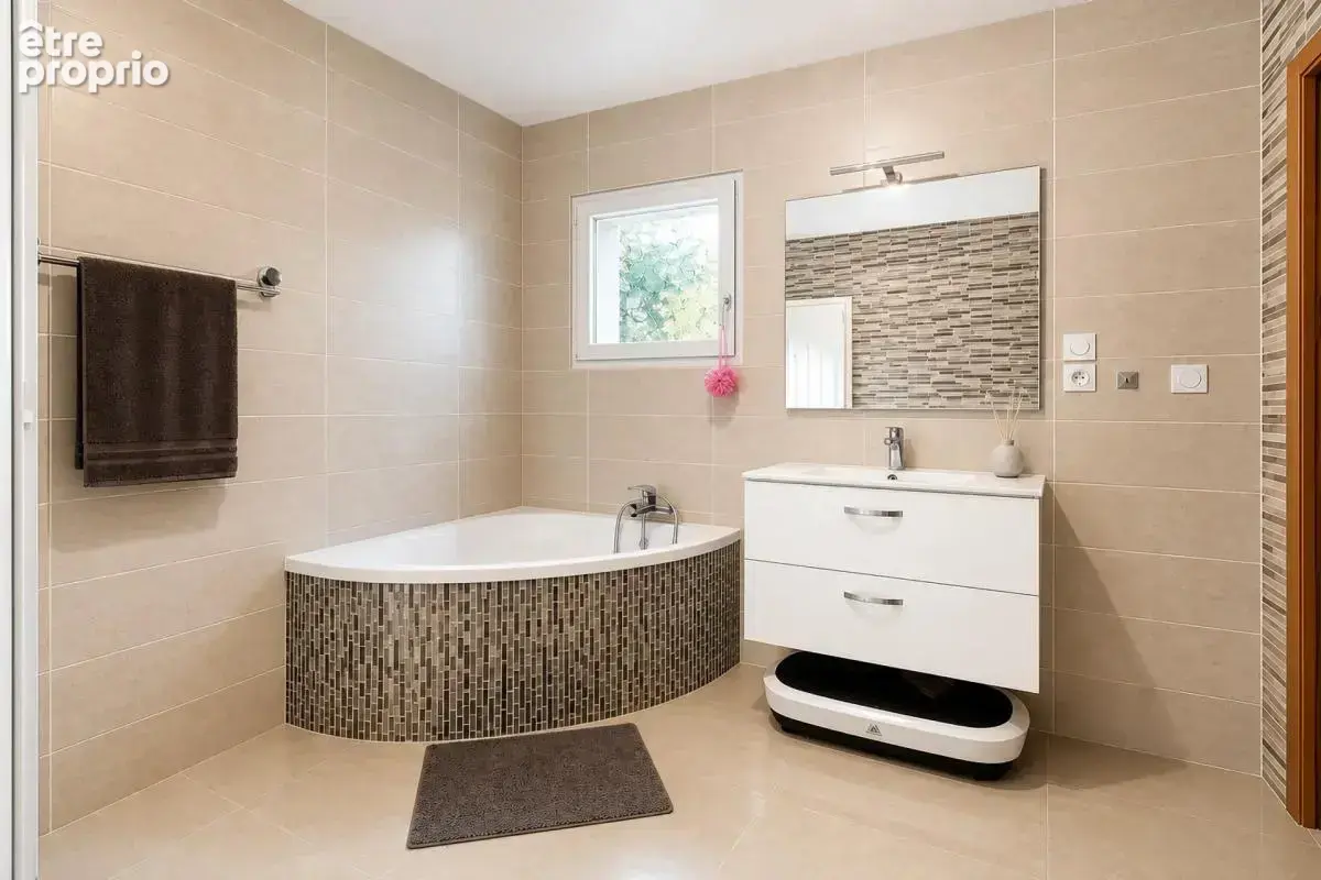Maison de 5 pièces de 176 m² situé à Chabeuil - photo 4